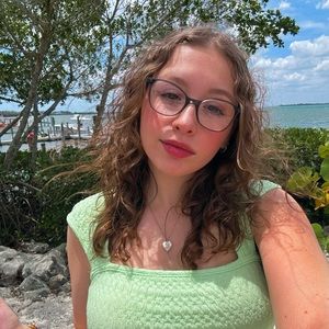 Meet your Posher, Kayla